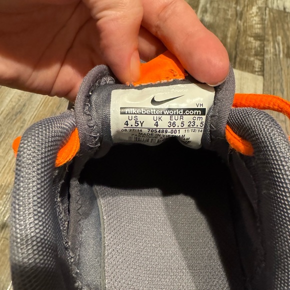 Nike Gray and Orange Kids 4.5Y Sneakers/Tennis Shoes - Picture 6 of 6